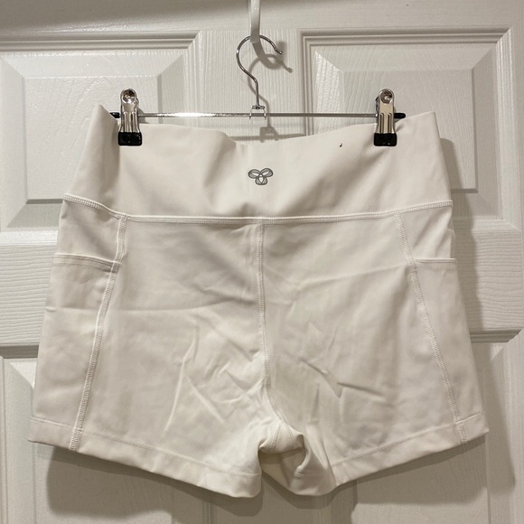 TNA White Tennis 3" Shorts - Size L - Picture 3 of 4